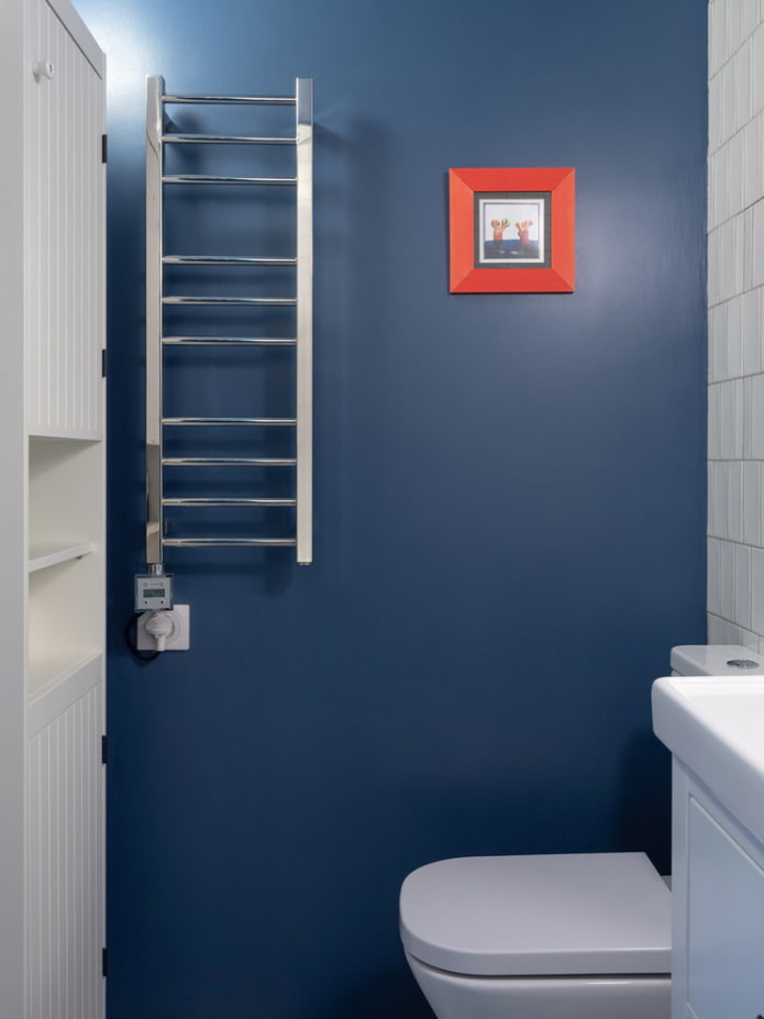 Parede pintada de azul