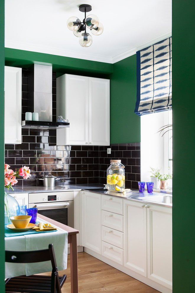 Azulejos pretos com rejunte branco