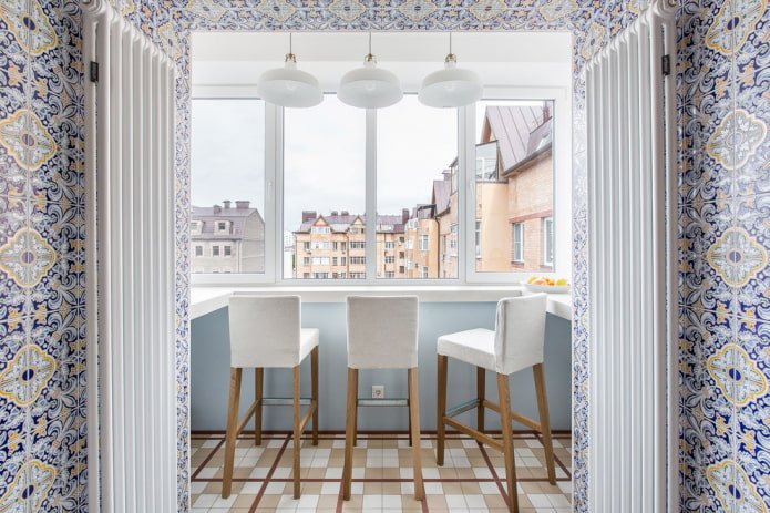 azulejos com layout xadrez na varanda