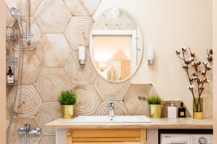 azulejos que imitam madeira em um banheiro em estilo escandinavo