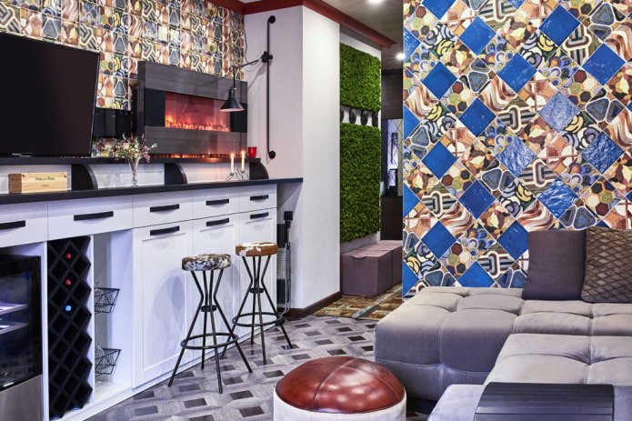 azulejos na parede e no chão