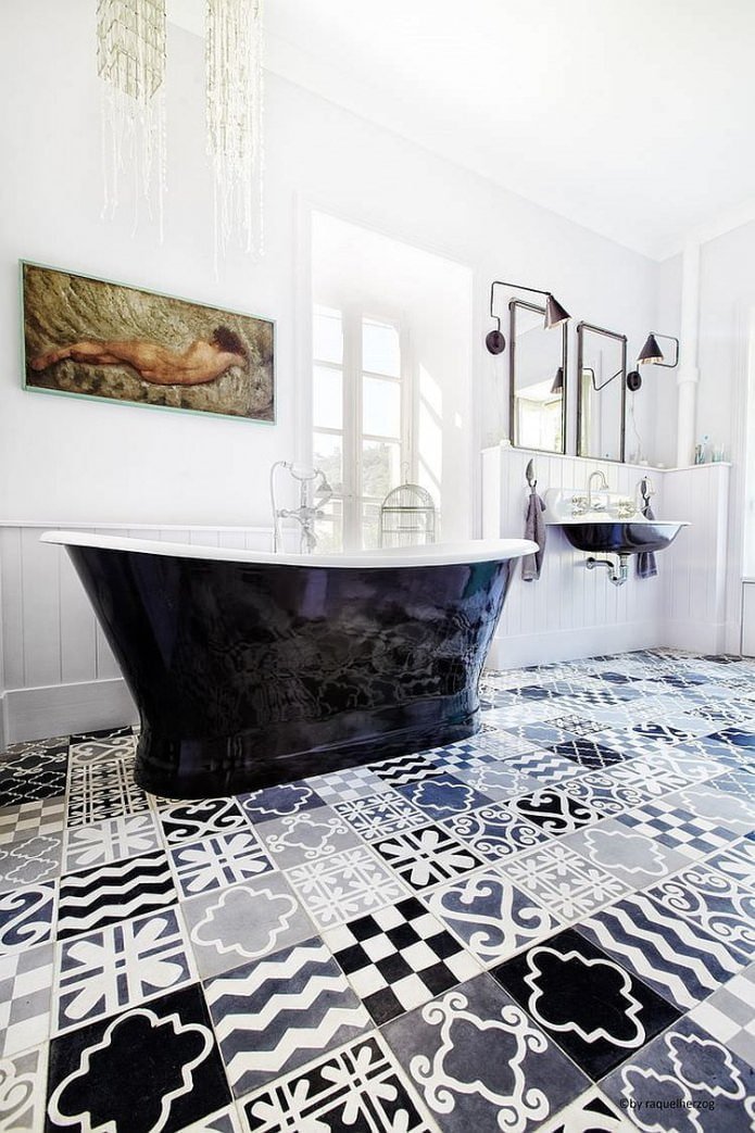 Azulejos de patchwork no banheiro