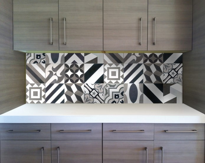 Azulejos de retalhos na cozinha no estilo minimalista