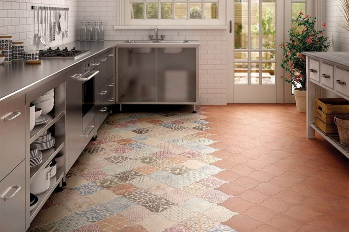 azulejos de patchwork no chão