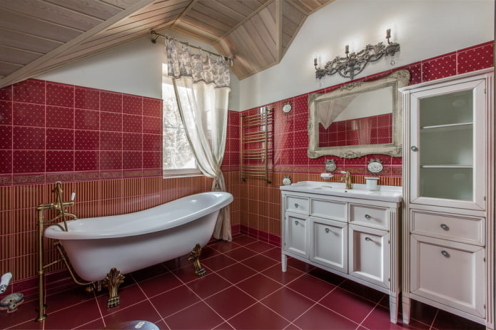 interior do banheiro com azulejos