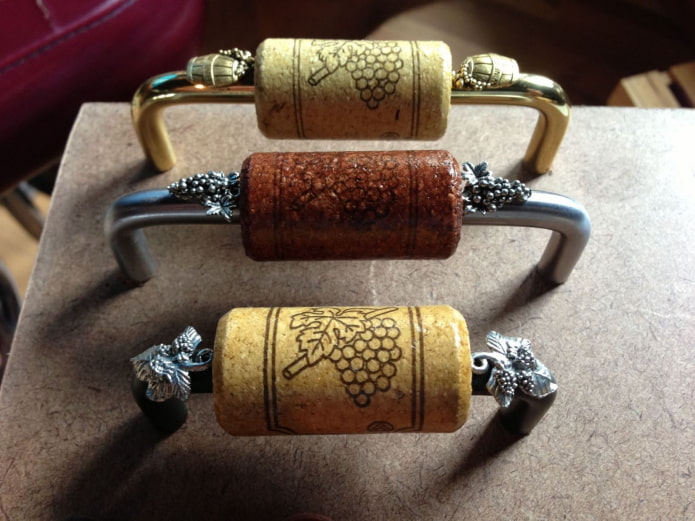 maçanetas de gaveta com decoração de cortiça