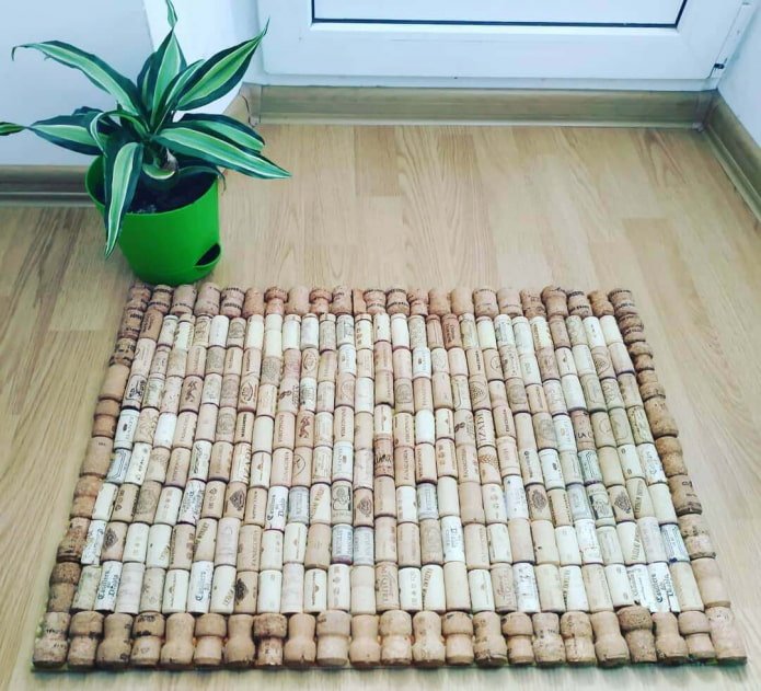 tapete para pés feito de cortiça
