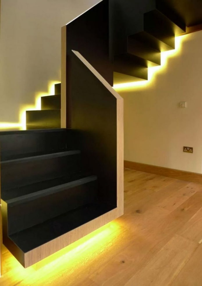 escadas com iluminação LED na casa