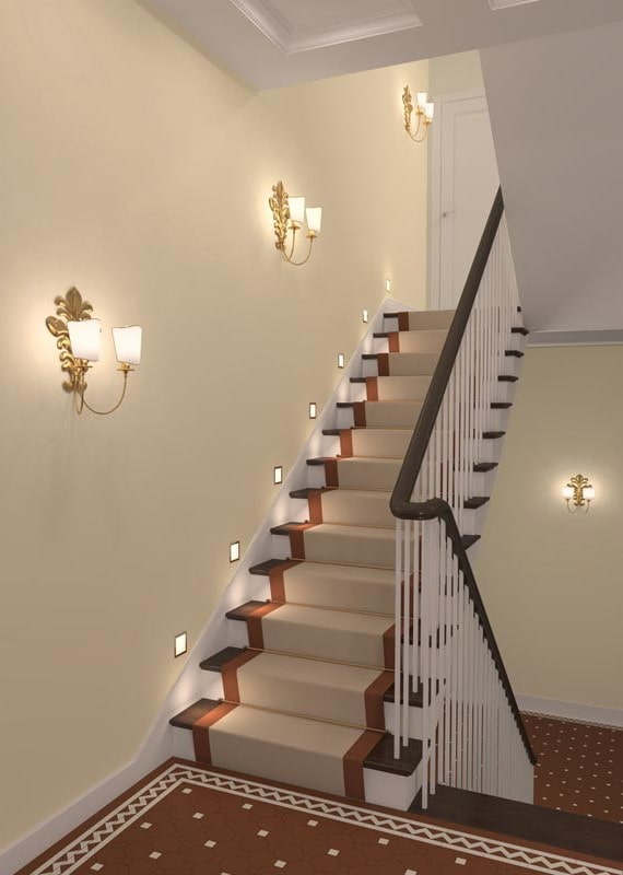 escadas com arandelas de parede no interior da casa