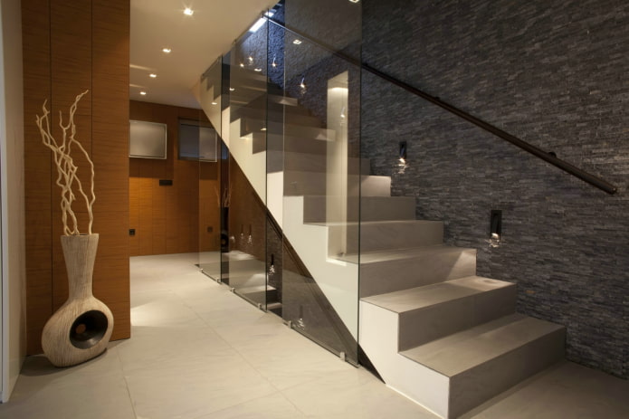 escada de concreto com iluminação no interior da casa