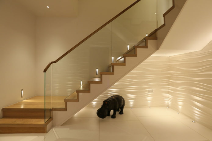 escadas com iluminação automática na casa