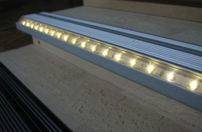instalação de iluminação de escada