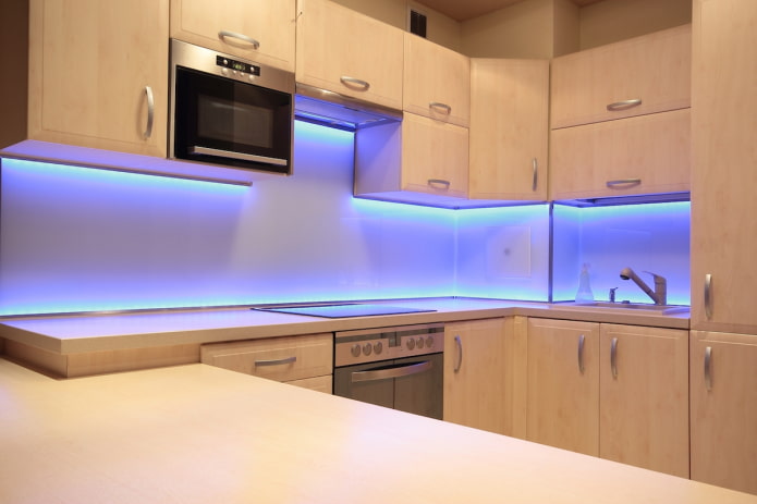 iluminação azul na cozinha