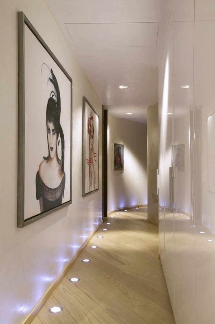 iluminação de piso com holofotes no interior