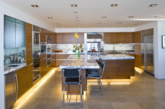 iluminação de piso no interior da cozinha