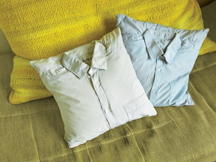 travesseiros feitos de camisas