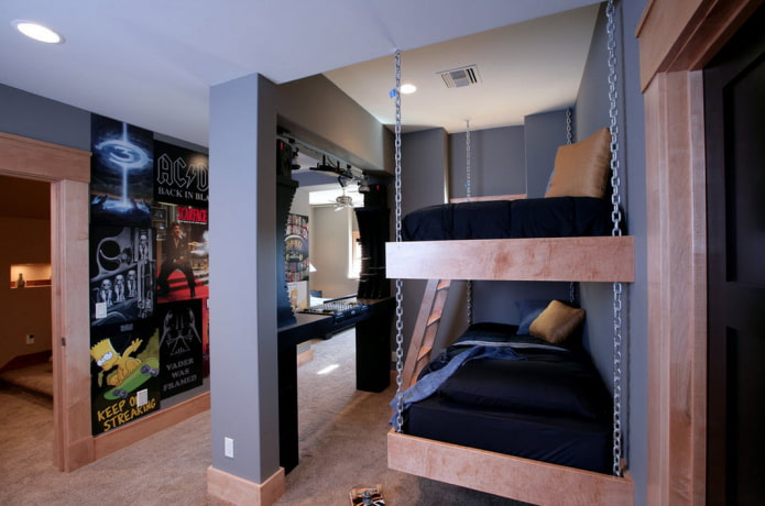 cama suspensa de dois níveis no interior