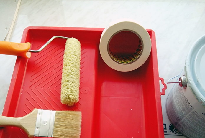 ferramentas para pintar pisos