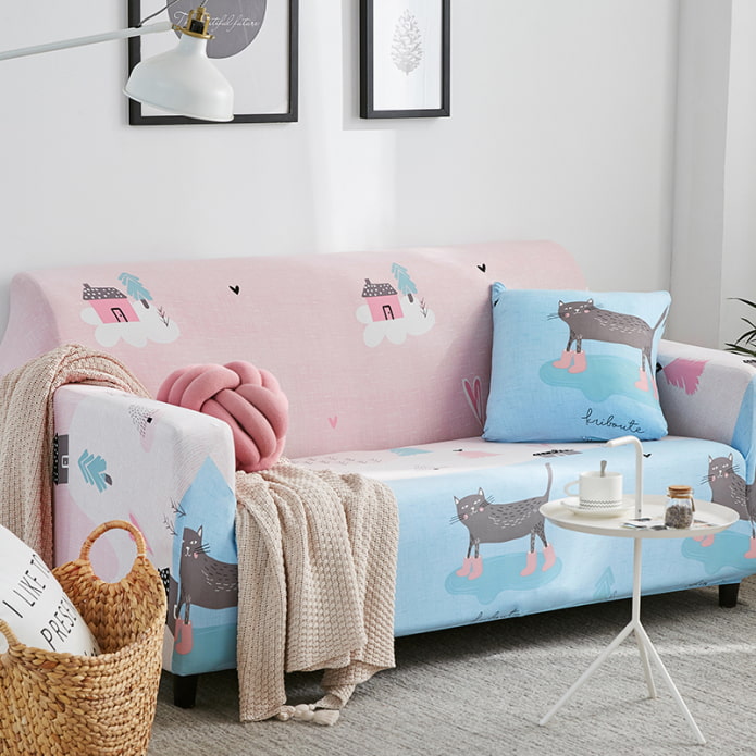colcha para sofá no interior de um quarto infantil