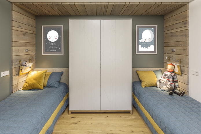 cama infantil com colcha no interior