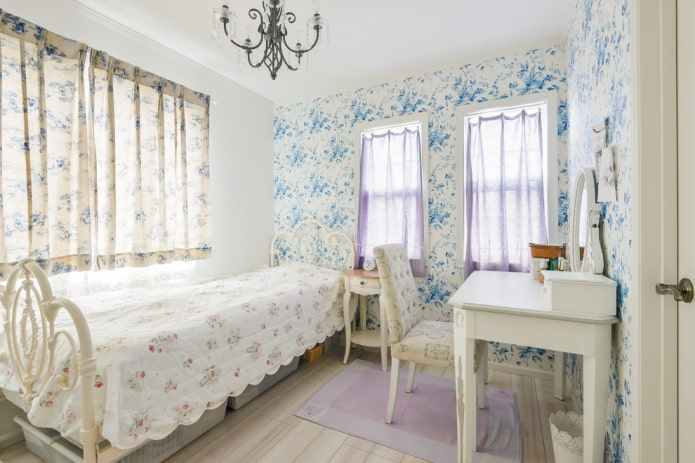cama com colcha no estilo provençal