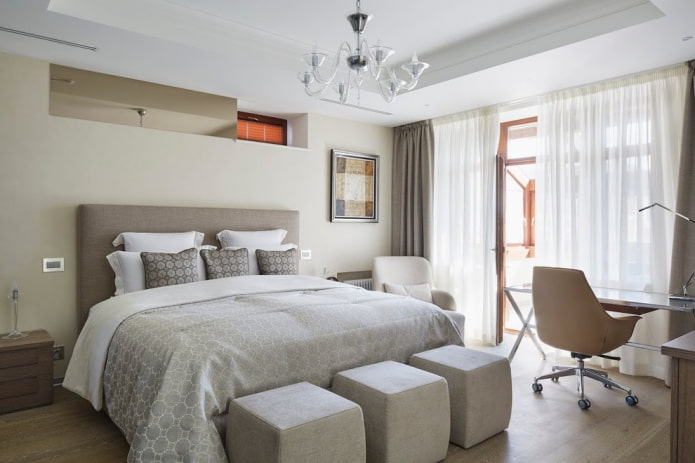 cama com colcha cinza no quarto