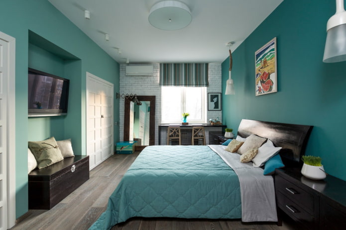 cama com colcha turquesa no quarto