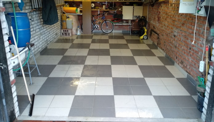 ladrilhos de granito no chão da garagem
