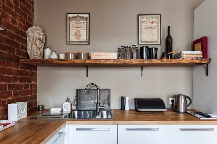 prateleiras no interior da cozinha em estilo loft