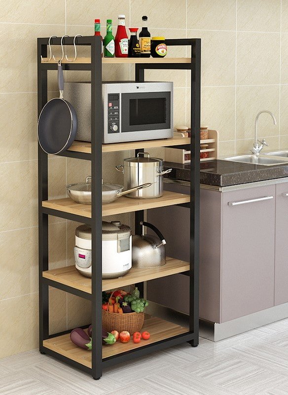 prateleiras de chão no interior da cozinha