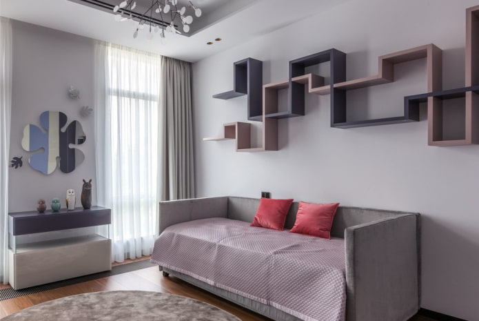 prateleiras acima da cama no interior de um Quarto infantil