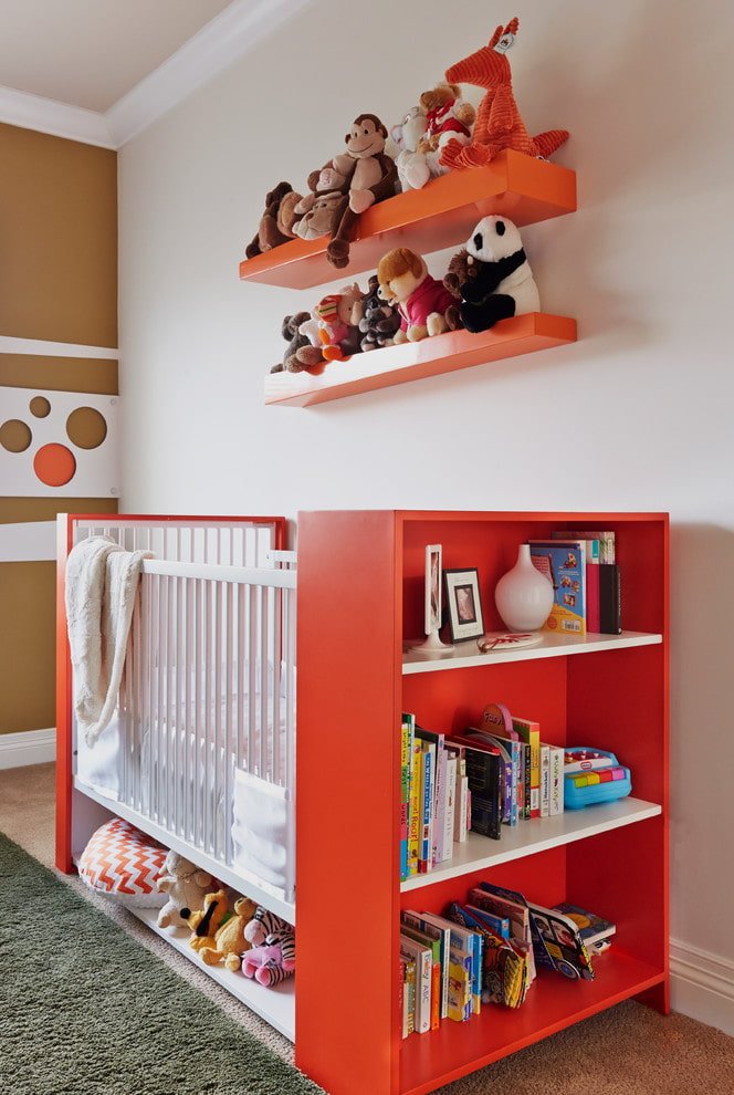 esquema de cores de prateleiras no interior de um quarto infantil