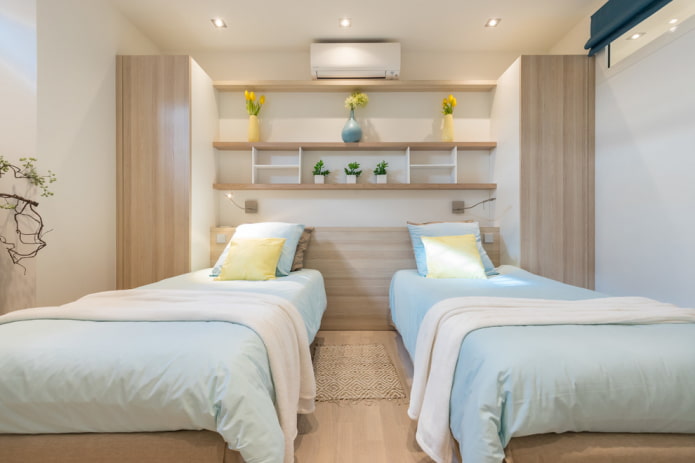 prateleiras para decoração no interior do quarto de uma criança