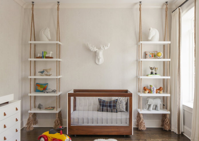 design de prateleira no interior de um quarto infantil