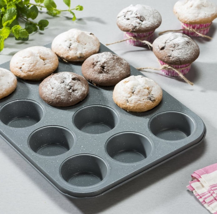 forma de metal para muffins