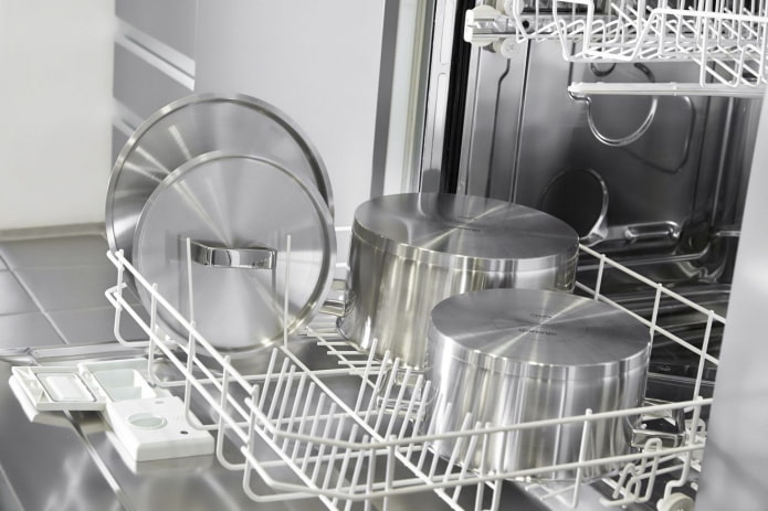 quais tipos de utensílios de cozinha não podem ser lavados na máquina de lavar louça
