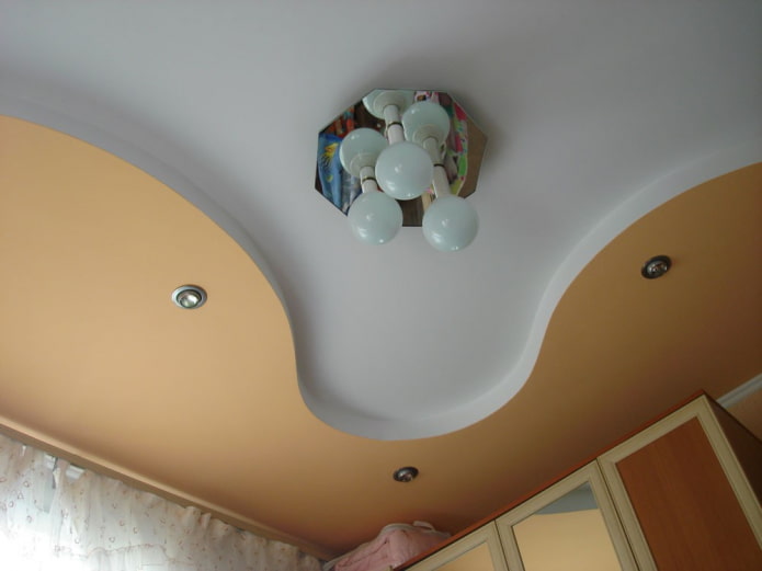 construção de drywall com uma combinação de duas cores