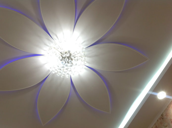 construção de gesso cartonado em forma de flor