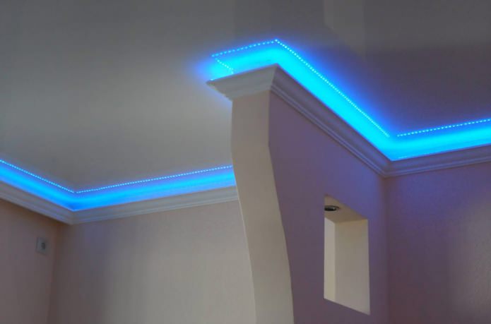 Rodapé com iluminação oculta para teto falso