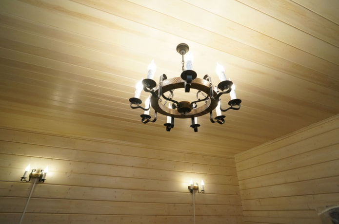 painéis de teto com lustre