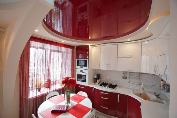 design de dois níveis em duas cores na cozinha