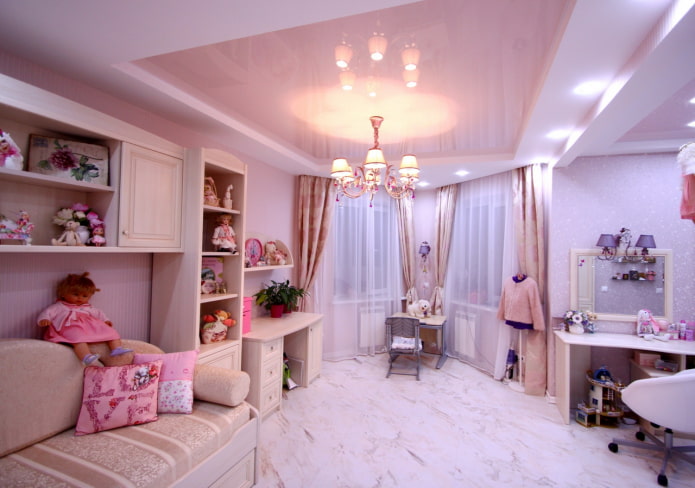 teto tenso rosa no quarto do bebê