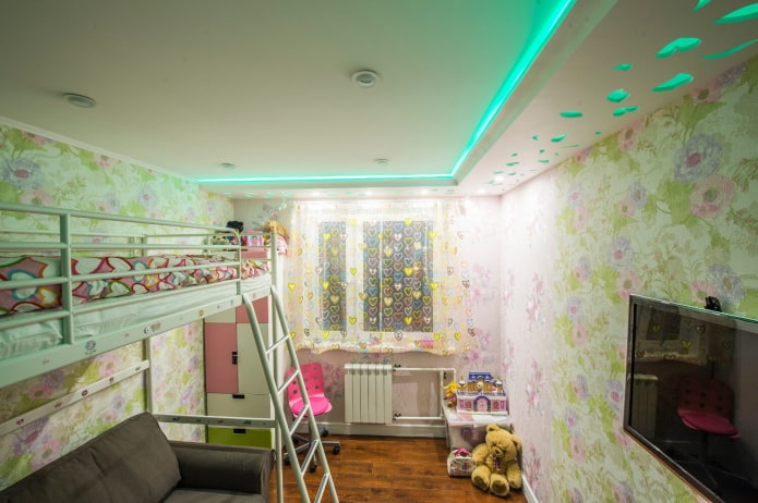 estrutura de teto com iluminação no quarto das crianças