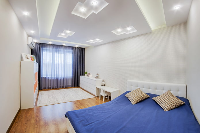 holofotes no teto do quarto da criança