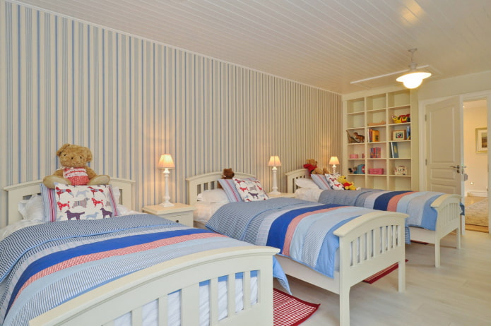 painéis de plástico no interior do quarto das crianças
