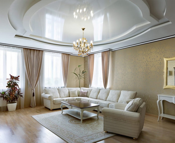 teto com lustre no interior do corredor