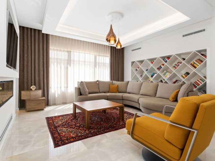 teto com lustre no interior do corredor