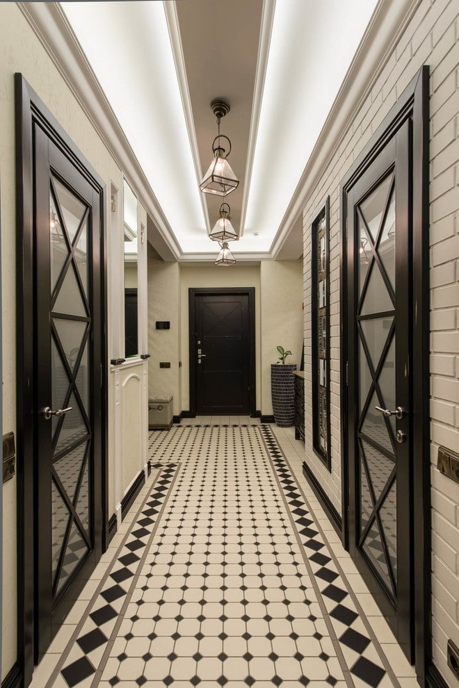design de teto em um corredor estreito