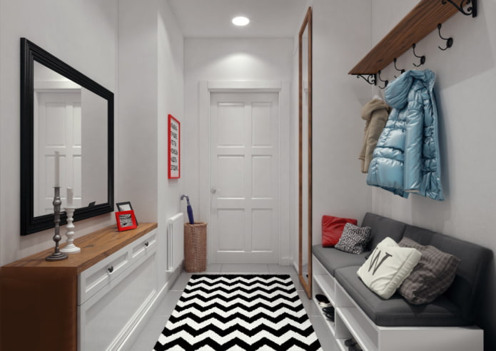 assento com espaço para sapatos no interior de um corredor estreito