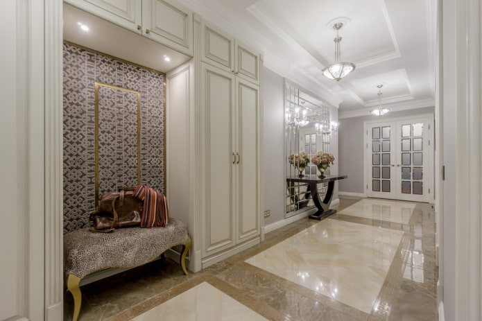 interior do corredor em estilo neoclássico